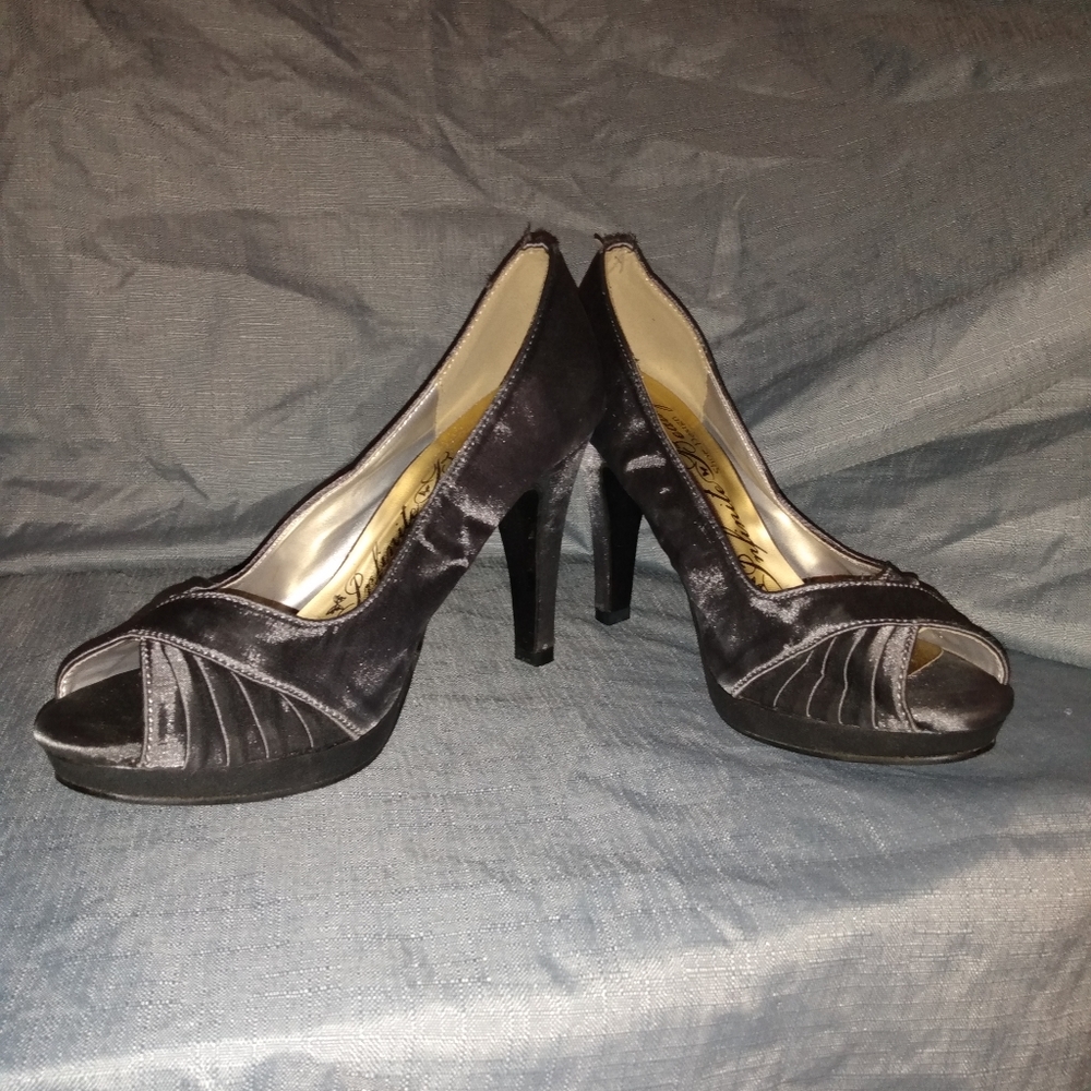 Heels - Picture 4 of 4